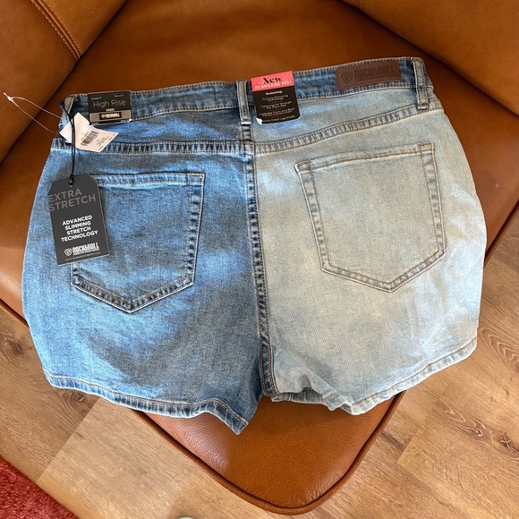 NWT - ROCK & ROLL DENIM  -  EXTRA STRETCH TWO-TONE SHORTS - Picture 10 of 16